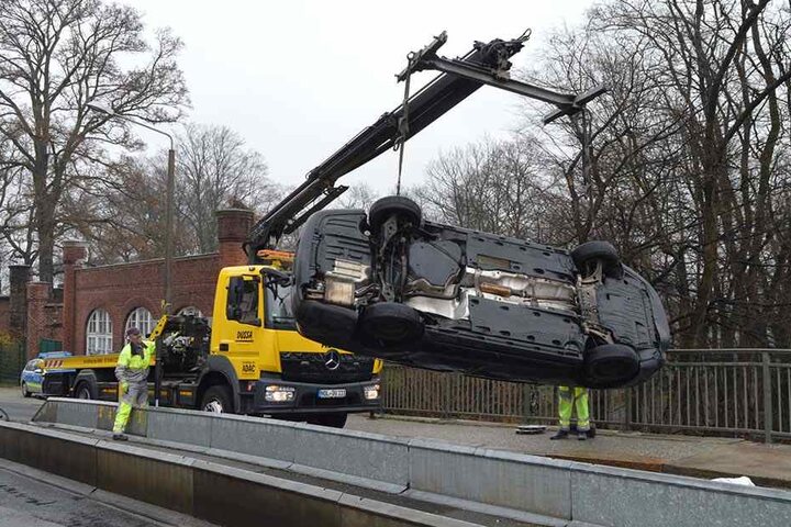 Sein Fahrzeug musste abgeschleppt werden.
