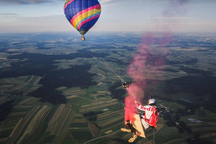 Die 150 Meter langen Leinen waren an einem Heißluftballon befestigt.