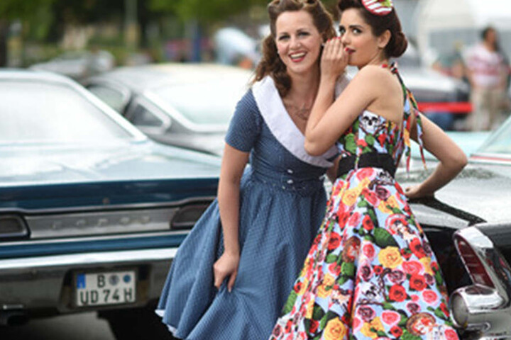 Rock'n'Roll-Outfits, Oldtimer und Bikes gibt's in Schieder-Schwalenberg zu sehen. (Symbolbild)