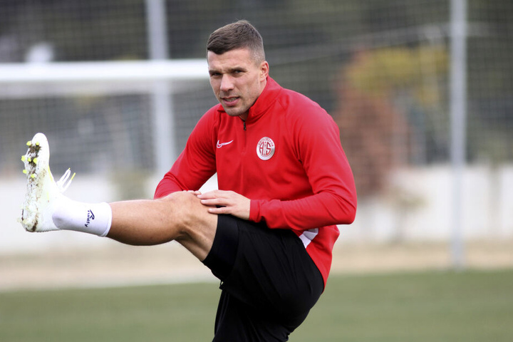 Lukas Podolski beim Training in der Türkei.