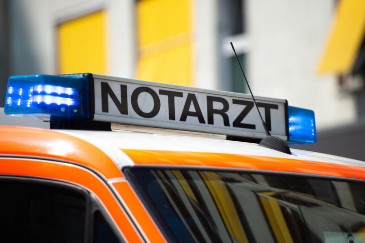Ein Notarzt versuchte den Mann noch wiederzubeleben. (Symbolbild)