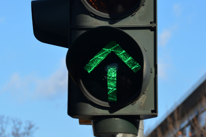 Die Ampel stand auf "grün", aber der Mann schlief weiter. (Symbolbild)