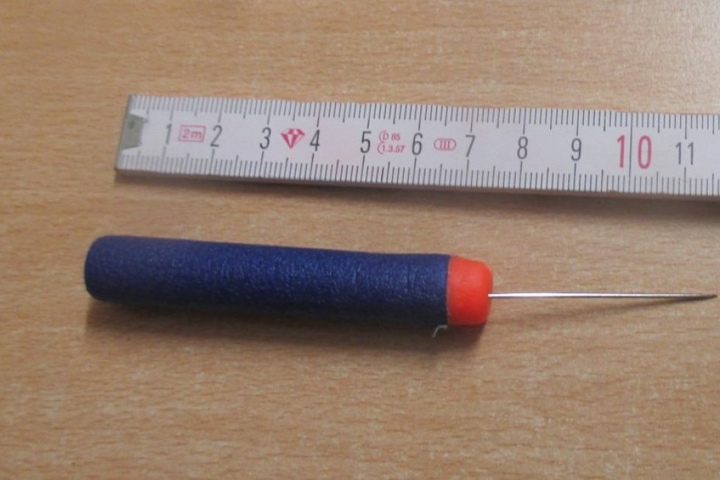 Der Jugendliche hatte die Gummimunition mit Nadeln präpariert.
