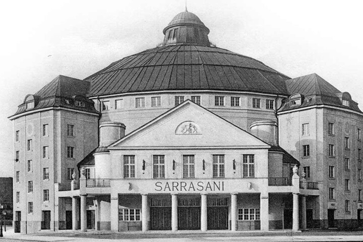 Im Kuppelbau des Zirkus Sarrasani rief Hermann Fleißner (†73) die Republik Sachsen aus.