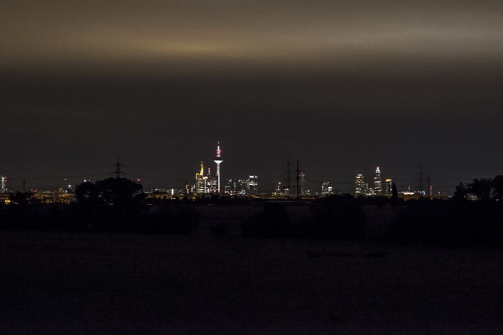 Die berühmte Frankfurter Skyline leuchtete in dieser Nacht nicht alleine.