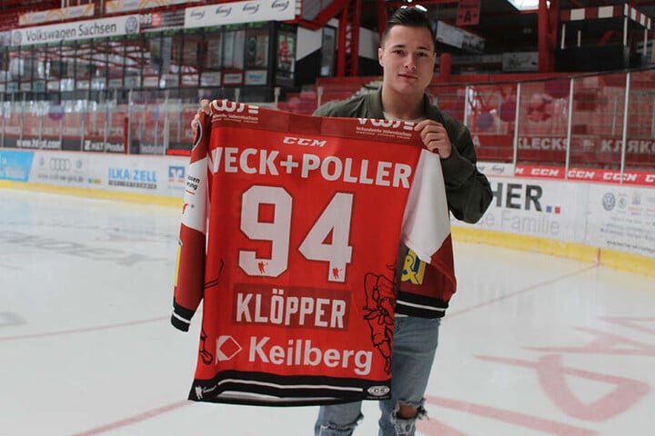 Die Nummer 94 steht ihm gut! Patrick Klöpper geht auch nächste Saison im Eispiraten-Trikot auf Torejagd.
