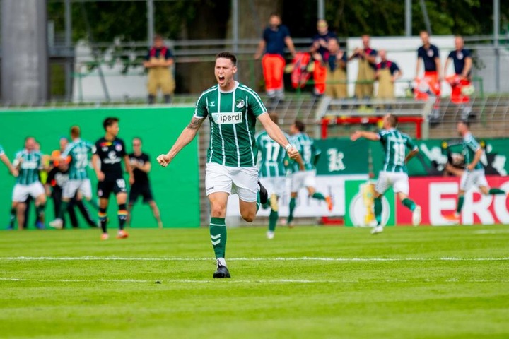 Ryan Malone jubelt über seinen Treffer im Elfmeterschießen. Der sollte aber nicht reichen.