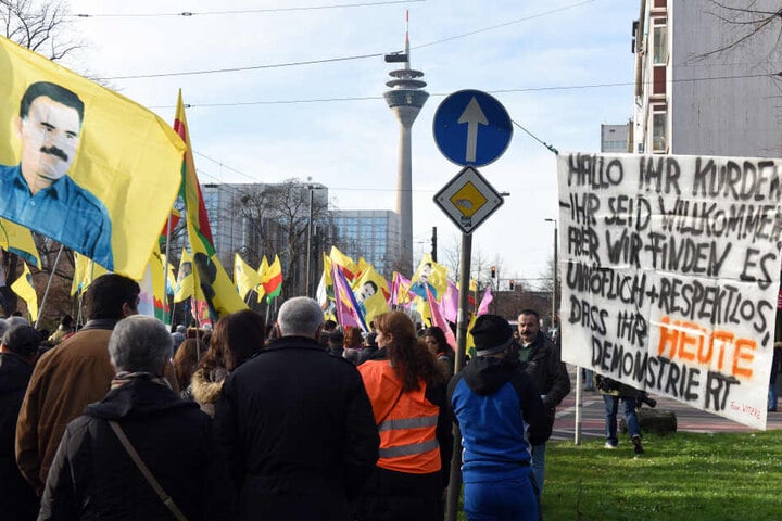 Eine Demo in Düsseldorf, die genehmigt worden war.