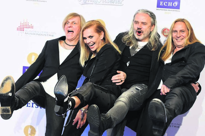 Anna und ihre Jungs: Bei "Silly" hat Anna Loos 2006 ganz offiziell die Nachfolge für Frontfrau Tamara Danz (†43) angetreten, die 1996 an Krebs gestorben war.