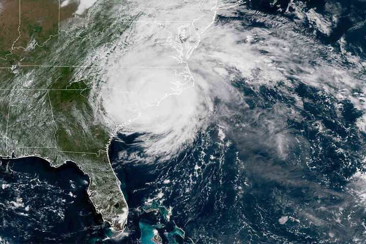 Dieses Bild zeigt Hurrikan Florence, wie er auf die US-Ostküste trifft.