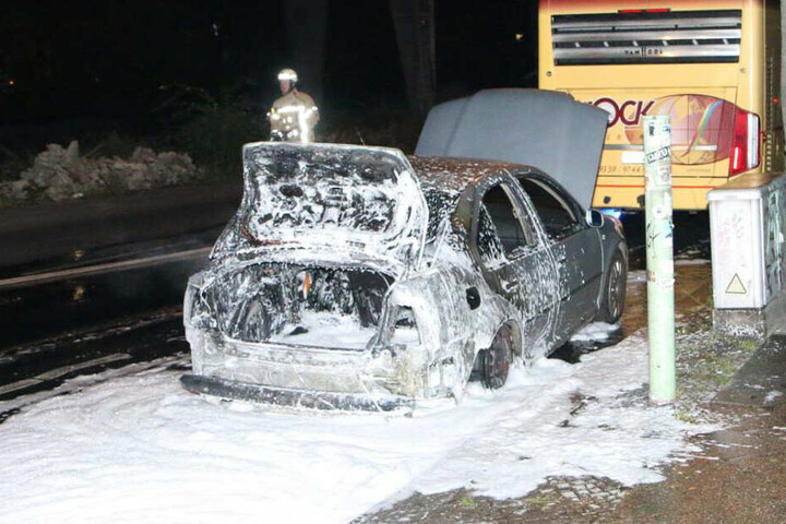 Der Wagen wurde durch den Brand schwer beschädigt.
