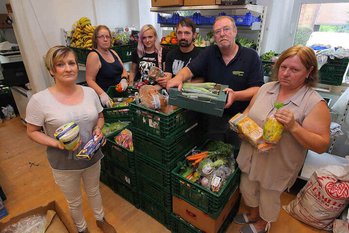 Das Team der Heidenauer Tafel, um Vorort-Chefin Steffi Kober (46, links), soll
aufgelöst werden.