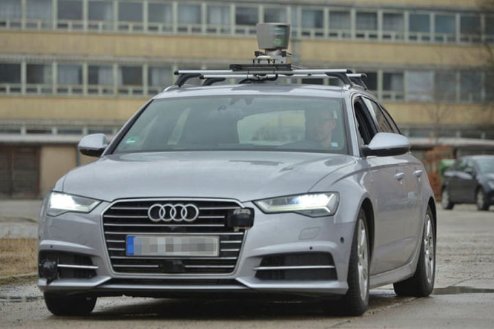 Die Firma Intenta bringt Autos wie diesem Audi das Fahren bei.
