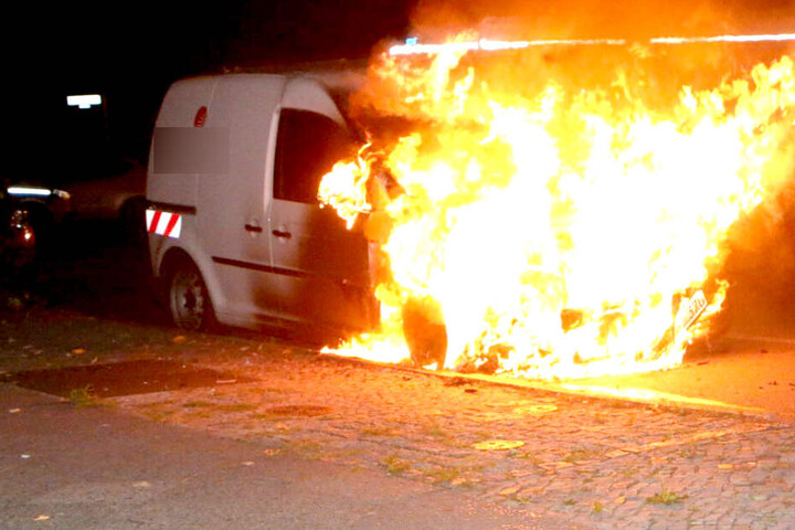 Die Polizei vermutet Brandstiftung.