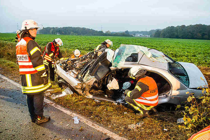 Der Fahrer konnte aus dem Wrack gerettet werden.