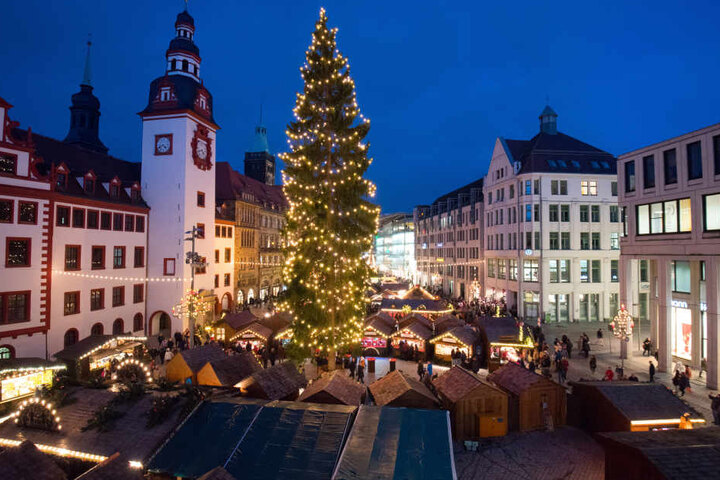 Der Chemnitzer Weihnachtsmarkt ist seit Freitag geöffnet.