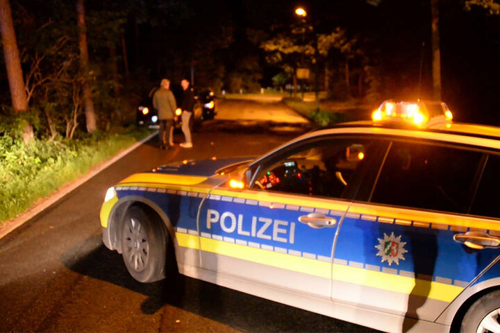 Die Polizei musste die Straße während der Unfallaufnahme sperren.