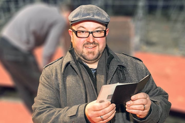 Zirkus-Sprecher Dirk Porn fand im Müll auch eine Kfz-Zulassung einer jungen Dresdner Autofahrerin.