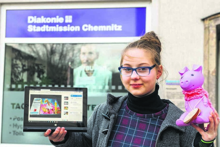 Sie hilft den Obdachlosen im Tagestreff "Haltestelle": Janice Schmelzer (14) mit Spendensparschwein "Rosalie" und ihrer eBay-Verkaufsseite.