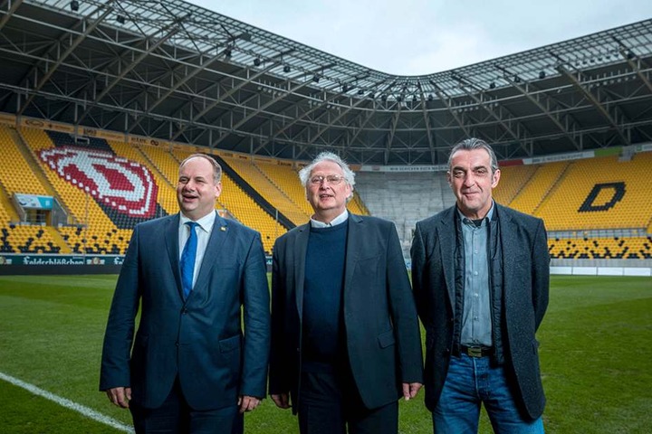 Oberbürgermeister Dirk Hilbert (45, FDP), l.), Kreuzkantor Roderich Kreile (59, M.) und Dynamo-Sportdirektor Ralf Minge (56).