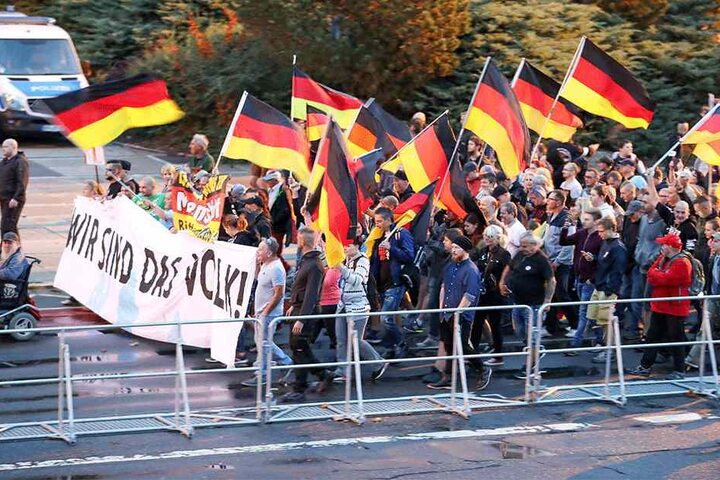 Hier eine Demo von Pro Chemnitz, ihr Chef ist Martin Kohlmann.