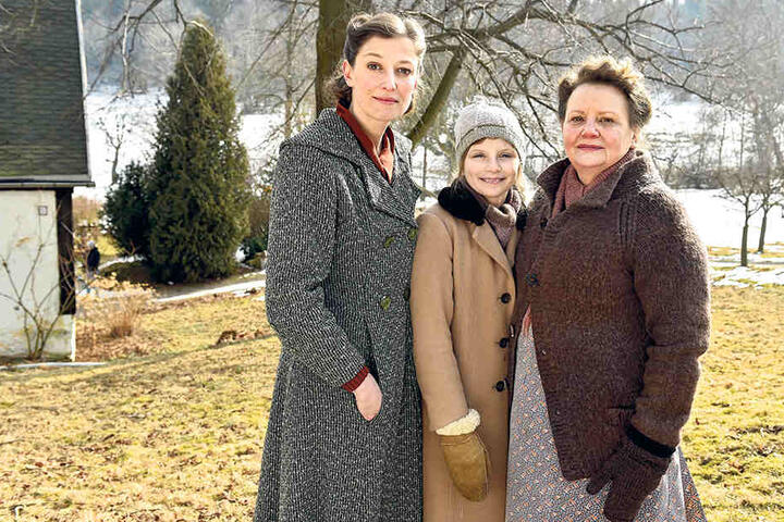 Stehen derzeit für "Warum" in Sachsen vor der Kamera: Alexandra Maria Lara, Carlotta von Falkenhayn und Swetlana Schönfeld (v.l.n.r.).