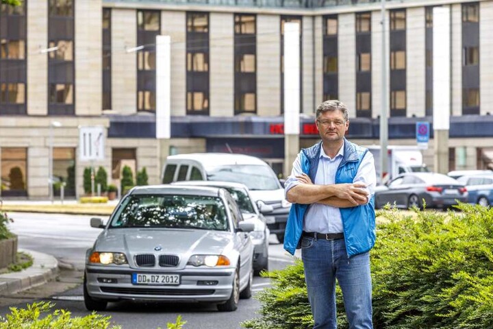 FDP-Chef Holger Zastrow (49) hat die "Aktuelle Stunde" beantragt.