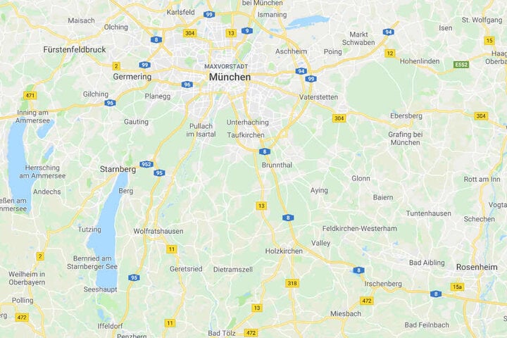 Die Polizei hat auf der Autobahn 8 in Bayern mehrfach versucht, einen betrunkenen Autofahrer zu stoppen.