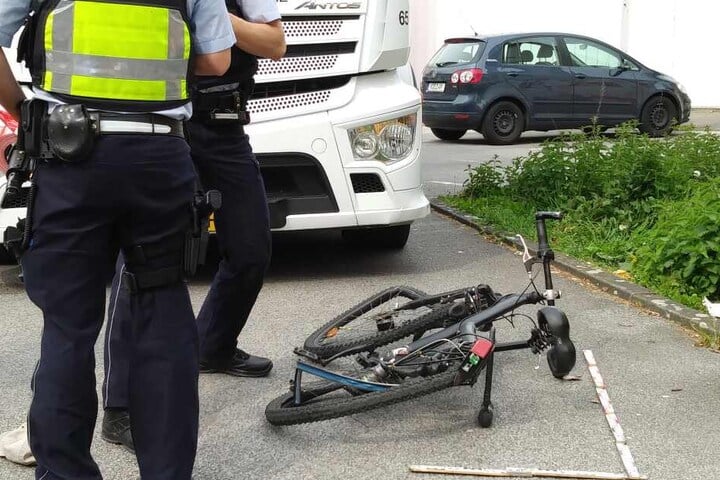 Das Fahrrad wurde bei dem Unfall ebenfalls schwer beschädigt.