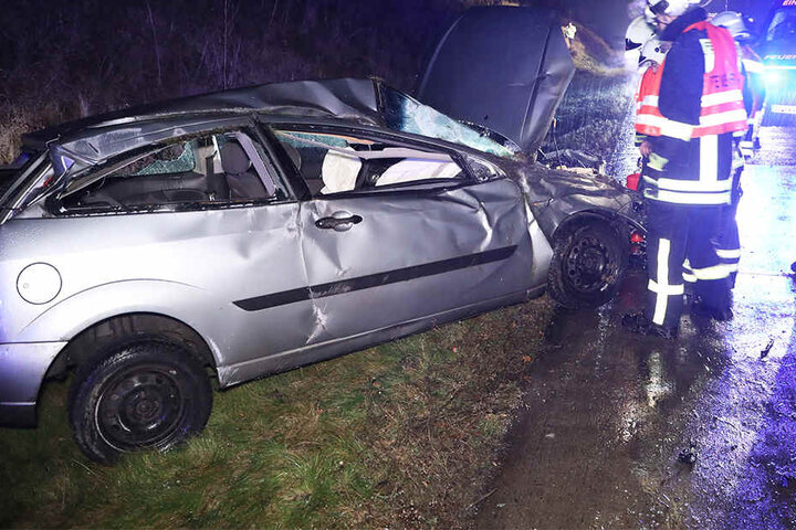 Ein Ford-Fahrer überschlug sich mit seinem Pkw und suchte dann das Weite.