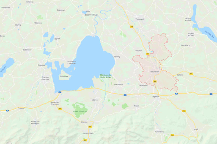 Der mutmaßliche Brandstifter muss sich in Traunstein in Bayern vor Gericht verantworten.