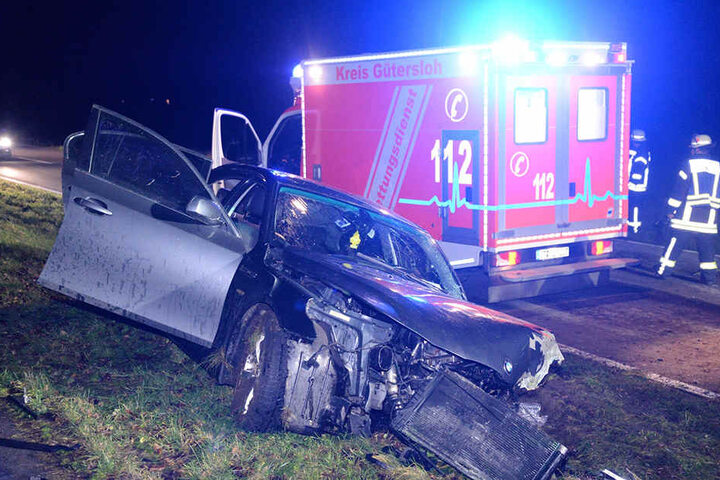 Der BMW kam nach links von der Straße ab.