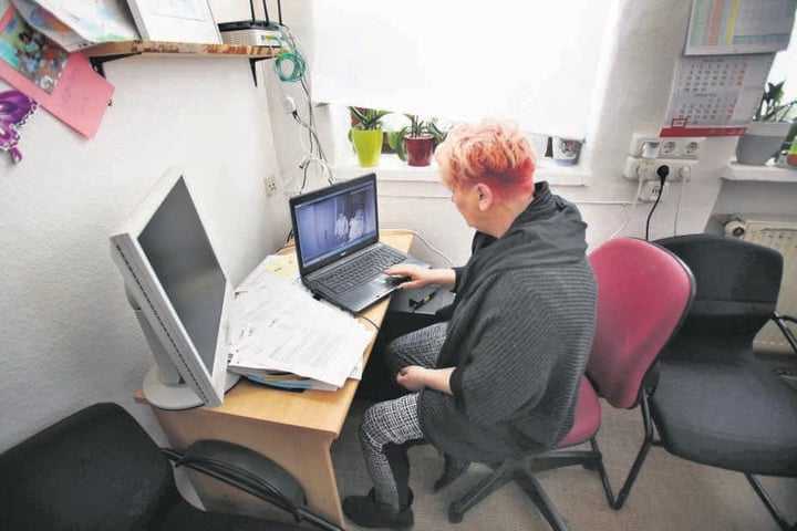 Die Chefin installierte eine Überwachungskamera. Als sie die Filmaufnahmen sichtete, konnte der Übeltäter überführt werden.