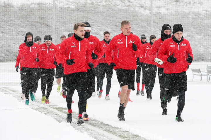Lauftraining im Schnee: Für die Spieler gab es kein Erbarmen.