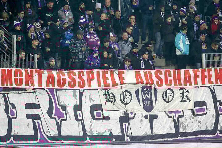 Auch die Auer Fans protestierten zuletzt gegen die Montagabendspiele.