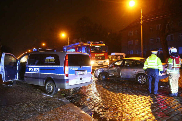 Drei Personen wurden verletzt.
