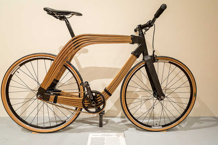 Das "Aero" von einem Designer-Trio aus Österreich setzt auf nachwachsende Rohstoffe. Der Rahmen besteht aus verleimten Birkenholzlamellen.