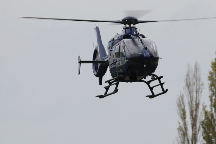 Auch ein Hubschrauber war im Einsatz (Symbolfoto).