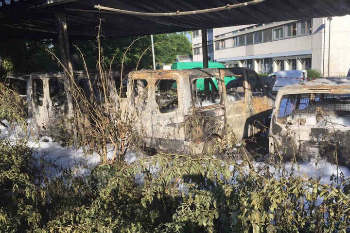 So sieht es an der Polizeiwache nach dem Brand aus.