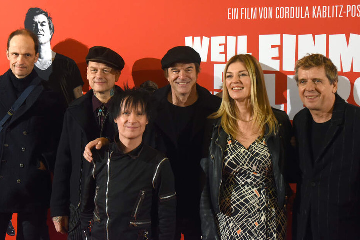 Die Band die Toten Hosen mit Filmemacherin Cordula Kablitz-Post in Essen.