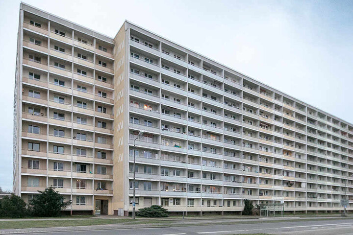 Viele Nachbarn im Block der Albert-Schweitzer-Straße sind von der Tat schockiert.