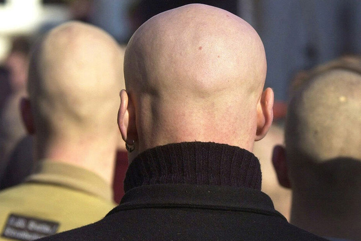 Rechtsextreme während eines Aufmarsches. (Archivbild)