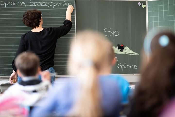 Zu Beginn des Schuljahres waren knapp 400 Grundschullehrerstellen unbesetzt.