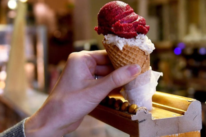 Um rauszufinden, ob es am Sonntag beim Ice Cream-Festival auch Gemüse-Eis gibt, müsst Ihr wohl selbst vorbei gucken. Die rote Kugel ist übrigens die Sorte "Rote-Beete". (Symbolbild)
