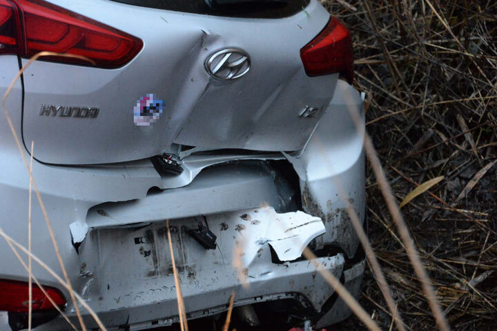 Der Hyundai-Fahrer konnte sein Auto aus eigener Kraft verlassen.
