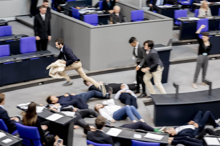 Auch Buh-Rufe von Gleichaltrigen soll es gegeben haben.
