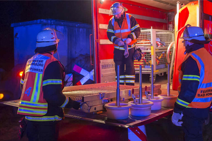Einsatzkräfte der Feuerwehr erledigten die Bergung des Verwundeten Mannes.