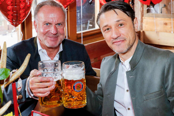 Karl-Heinz Rummenigge (l.) hat sich zur Zukunft von Trainer Niko Kovac (r.) beim FC Bayern geäußert.