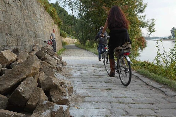 Der holprige Körnerweg soll saniert werden. Das Denkmalamt verlangt aber passende Steine.