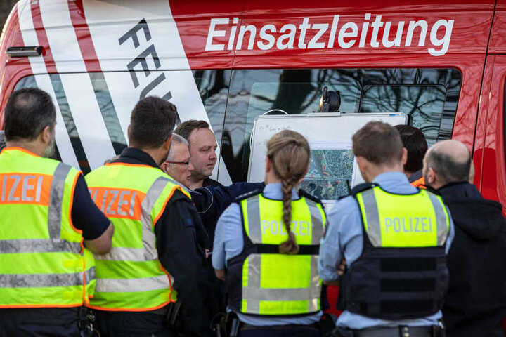 Feuerwehr und Polizei koordinierten einen Großeinsatz.